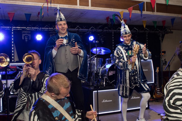 Prinsenbal Groessen met Millennium Showband