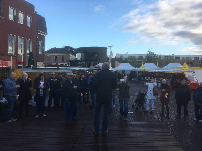 Duivense weekmarkt feestelijk geopend op het Remigiusplein