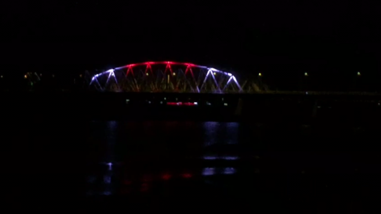 Westervoortse brug in de kleuren wit en rood