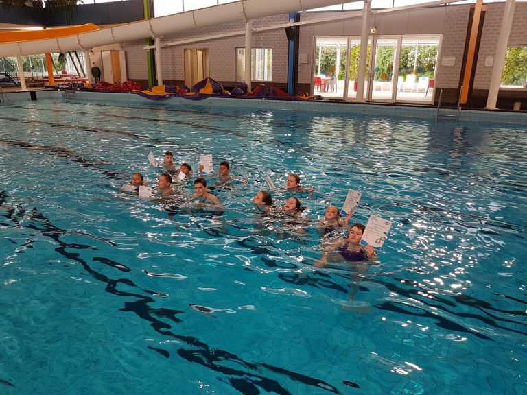 Jonge snorkelduikers slagen voor brevet