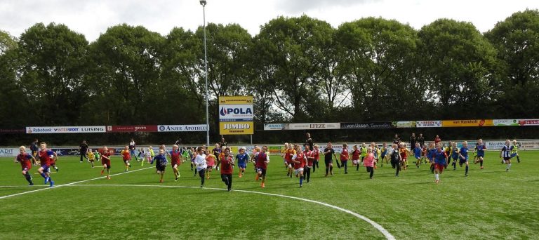 DCS Spelinstuif mondt uit in zonnig voetbalfeest