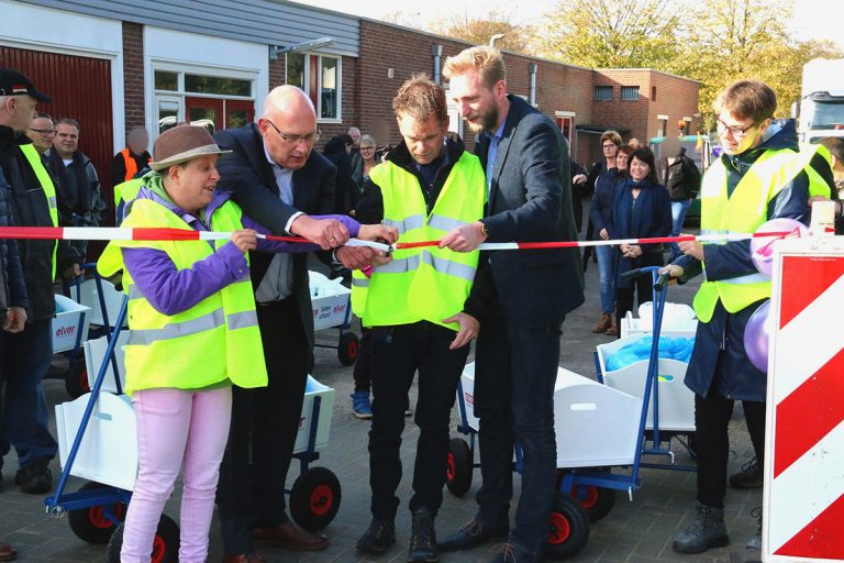 Deelnemers Elver dragen steentje bij in eigen vernieuwde milieustraat