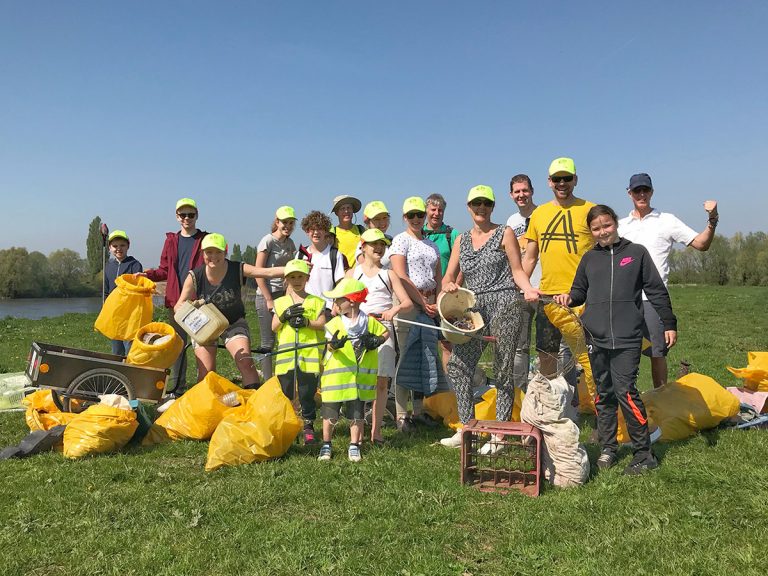 Vrijwilligers uit gemeente Zevenaar op pad voor Schone  Rivieren