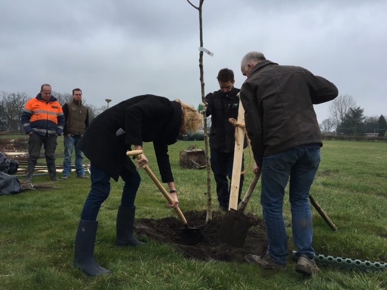 Bewoners planten opnieuw bomen en struiken voor een mooier buitengebied