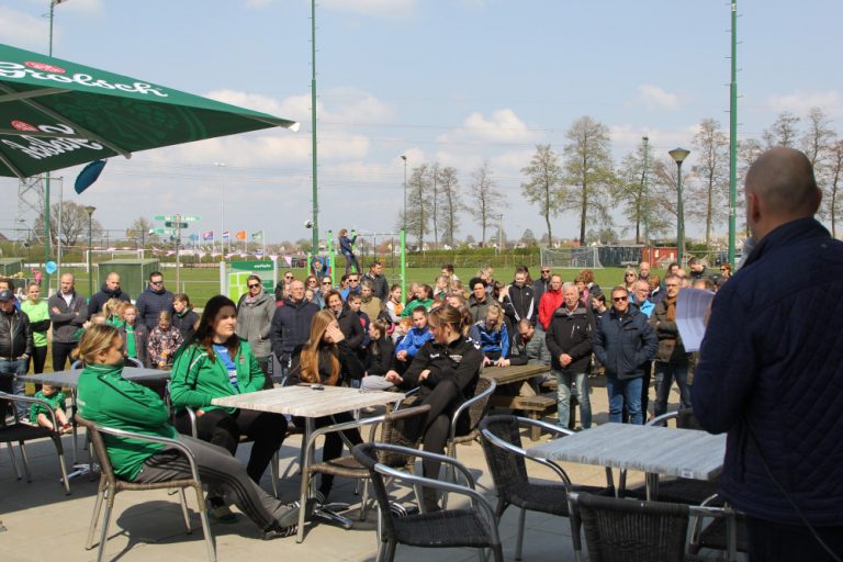 Nieuwe beachveld en speeltoestel bij Spcl. Groessen