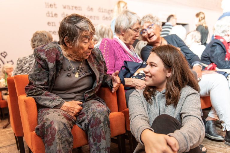 Liemerse ouderen naar musical ‘Soldaat van Oranje’. 