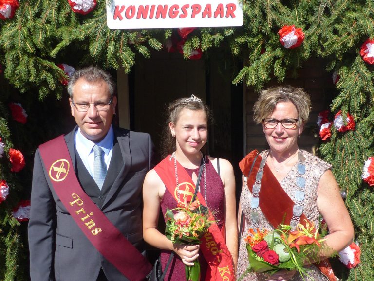 Mascha Brouwer nieuwe en eerste koningin van schutterij St. Andreas