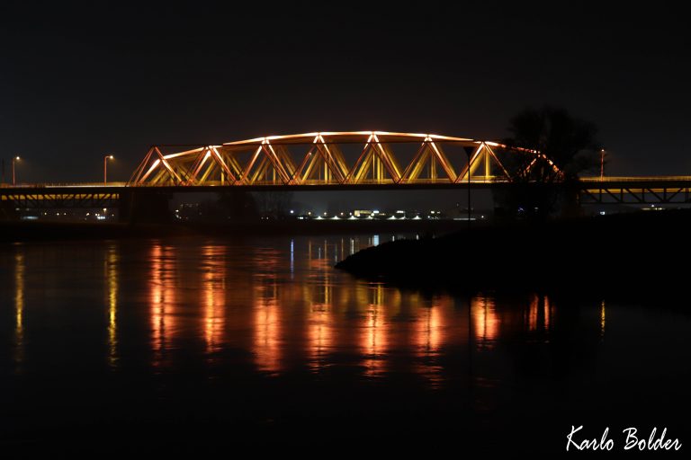 Westervoortse brug kleurt oranje