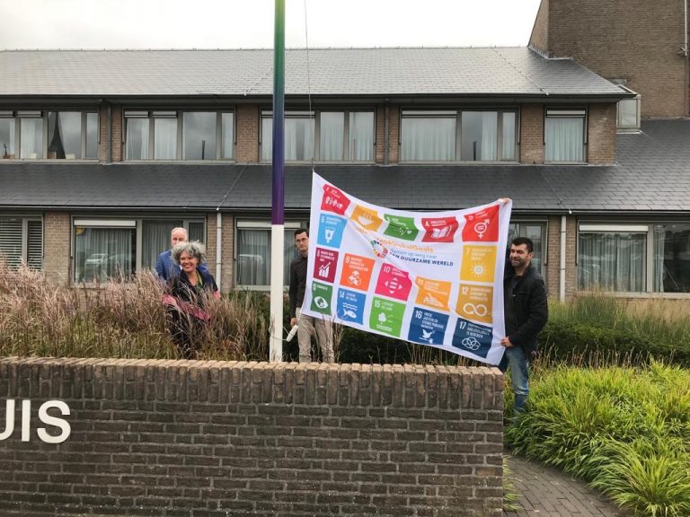 Gemeente Duiven hijst Global vlag