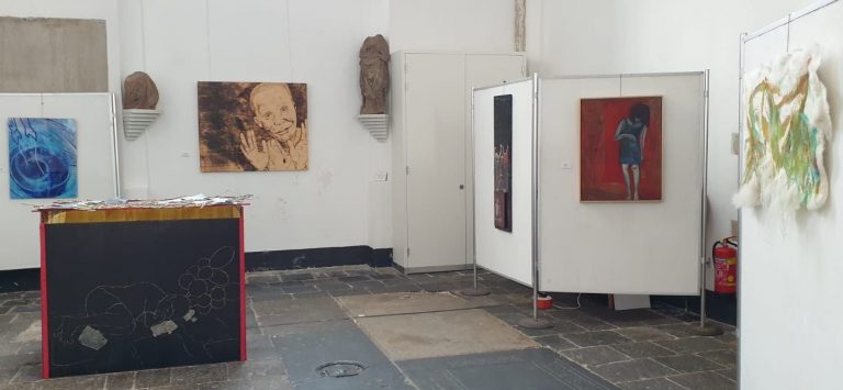 Indringende expositie in de Martinikerk  – Kunst tegen slavernij!