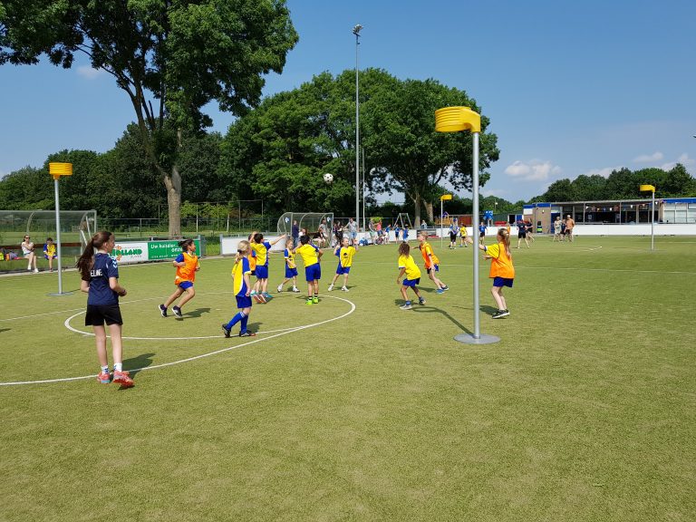 MIX training bij Korfbalvereniging (KV) de Zwaluwen