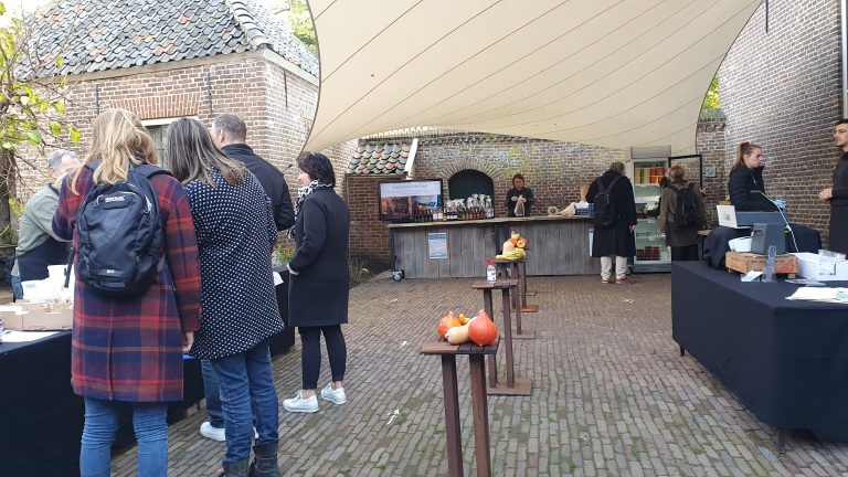 Zevenaars Eet-Lokaal opent wekelijkse Marktkraam in Binnentuin