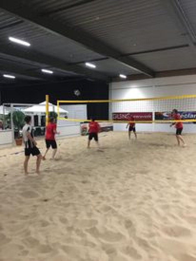 Een lekker potje beachtennis, beachvolleybal of een kinderfeestje in het zand? Het kan allemaal bij Beachhal Didam.