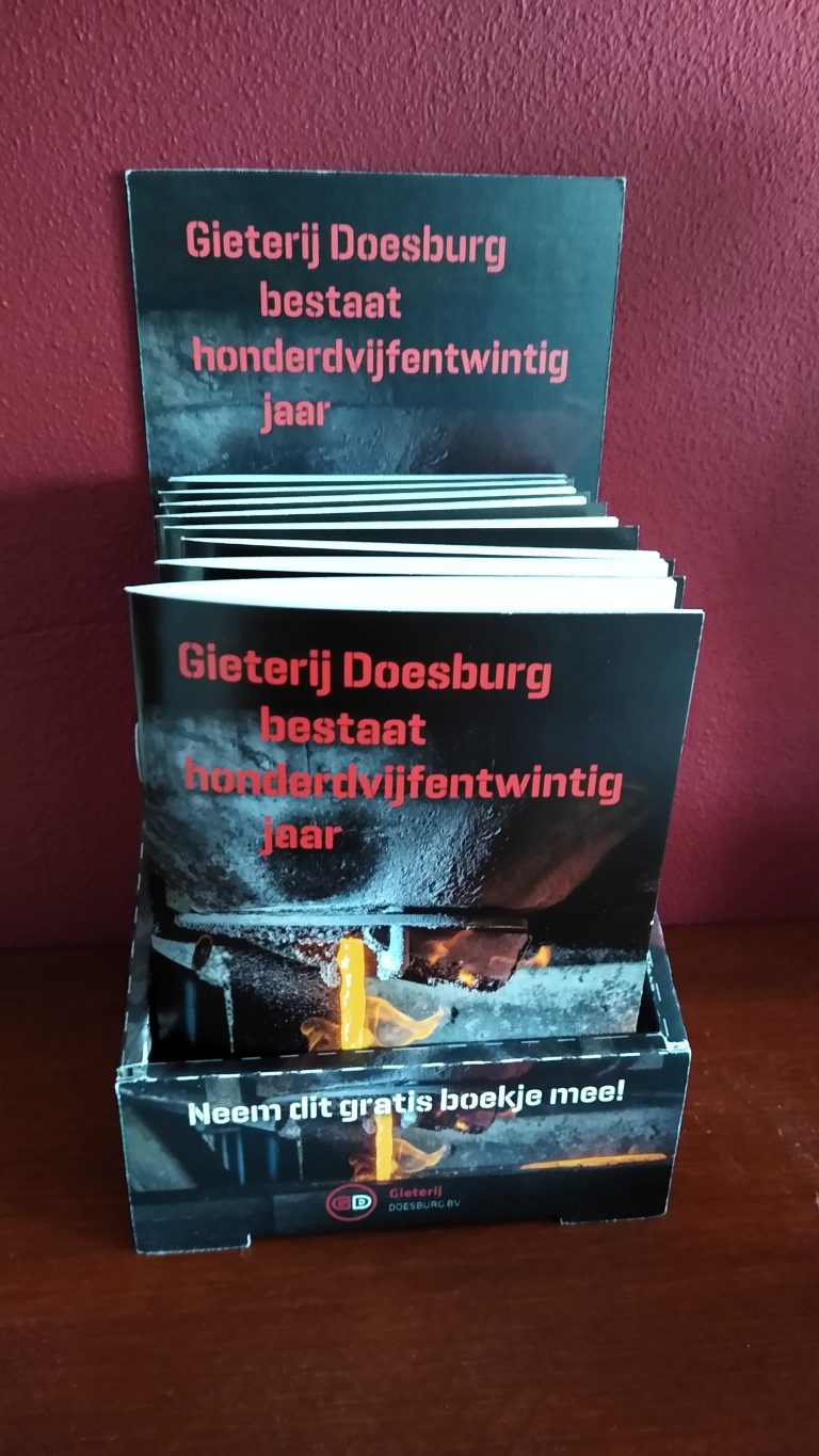 De Gieterij geeft Doesburg een boekje cadeau