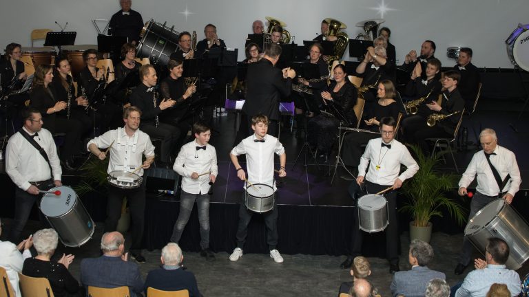 Concert Liemers Harmonie Duiven en huldiging jubilarissen