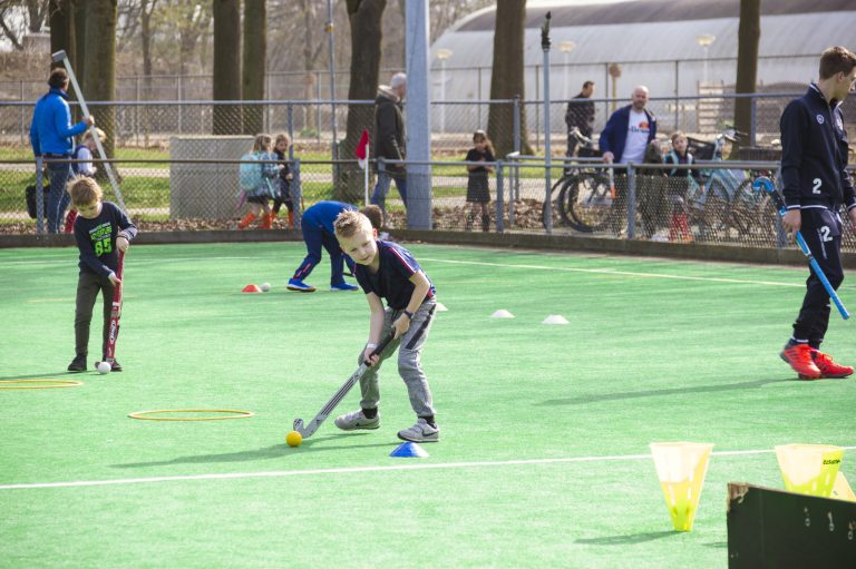 Kennismaken met hockey bij HVZ