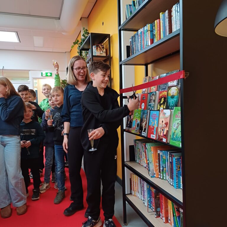 IKC Sprankel in Herwen opent de vernieuwde schoolbieb