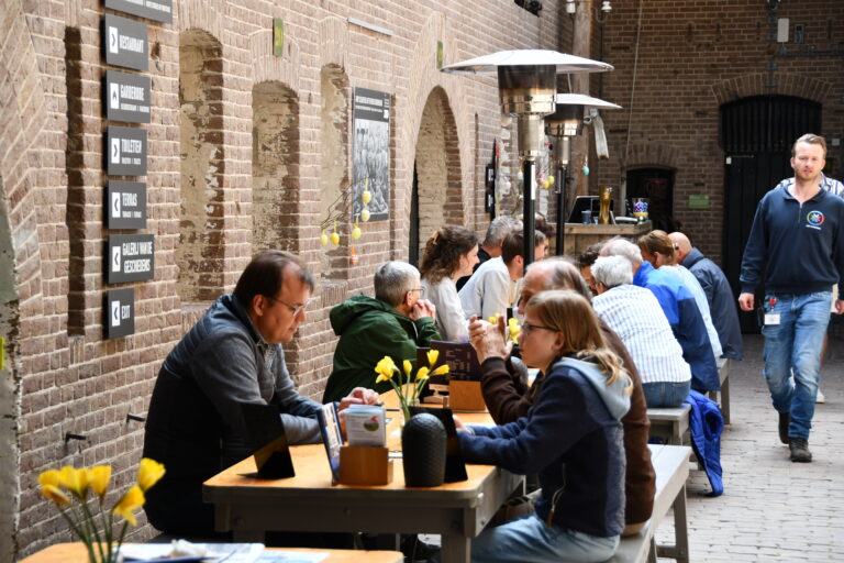 FORT PANNERDEN BIEDT SCHRIJVERS EEN PODIUM TIJDENS DE BOEKENWEEK: “WIE SCHRIJFT, DIE BLIJFT!”